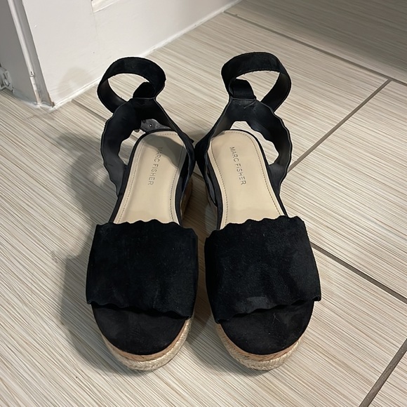 Marc fisher sandals - Picture 2 of 3